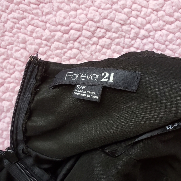 Forever21 - Picture 5 of 6